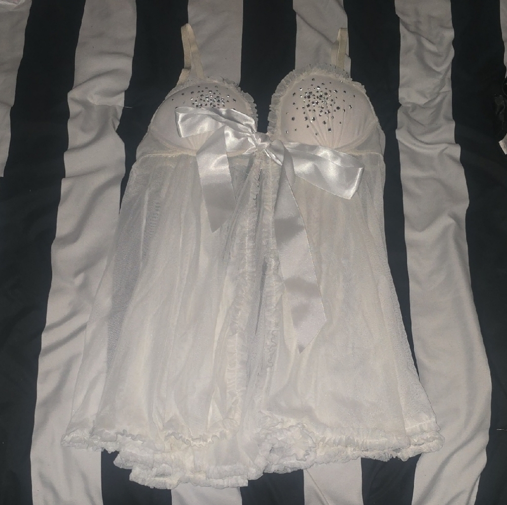 Victoria Secret White W/ Silver Rhinestones & Bow Bustier (NWOT)(36B)✨️🤍✨️